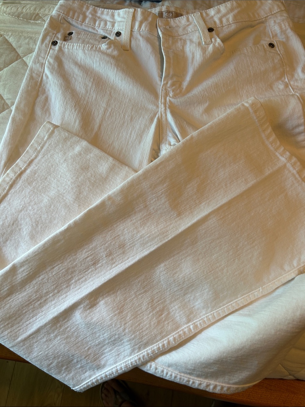 LEI  White Straight-Leg  BIG LEG AT BOTTOM Jeans Sz 7